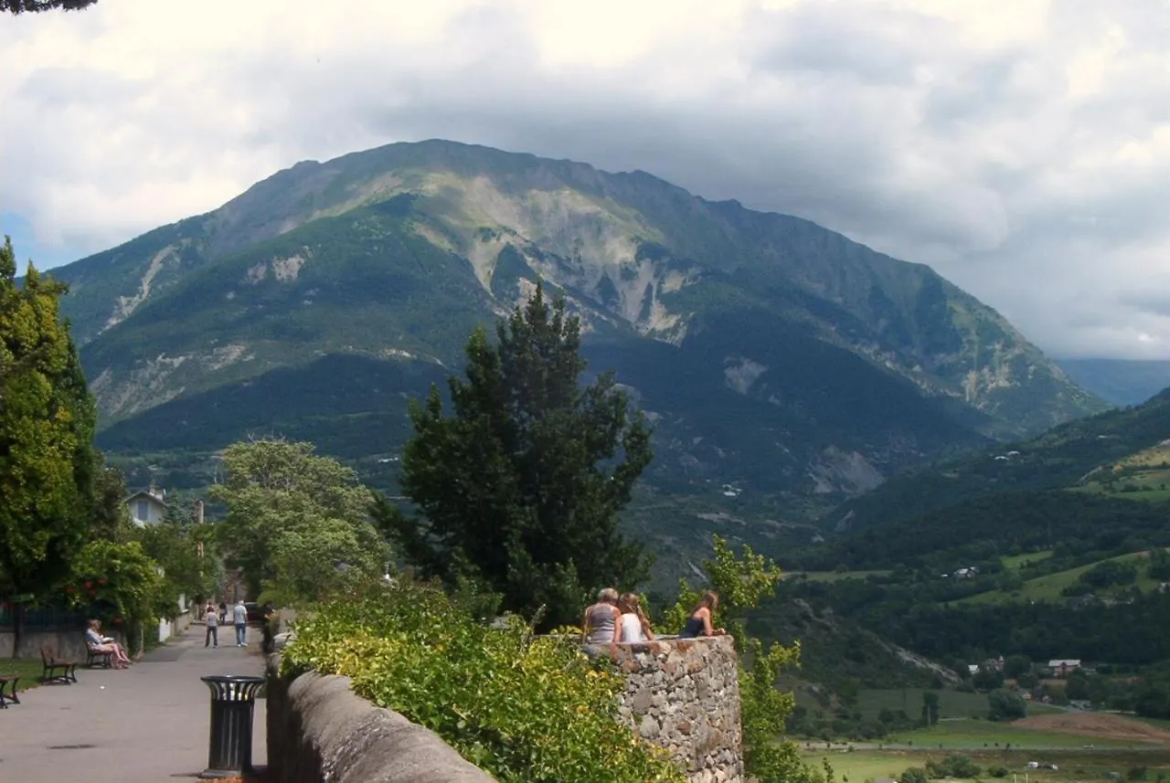 דירה L'Hivernet, Grand Triplex Neuf Au Coeur D'Embrun Acces Facile