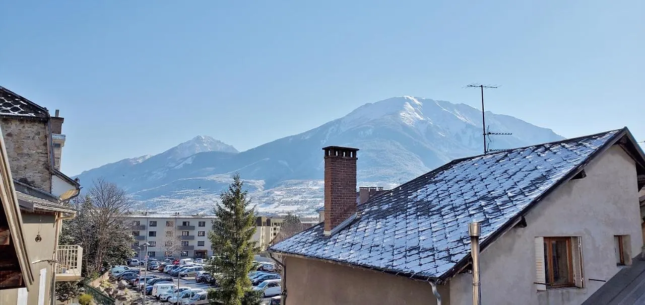 L'Hivernet, Grand Triplex Neuf Au Coeur D'Embrun Acces Facile Apartment Embrun