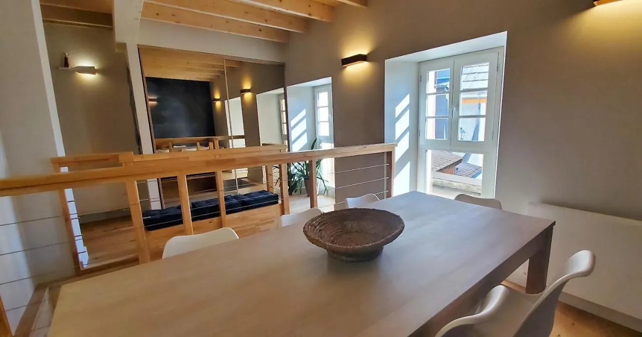 Apartment L'Hivernet, Grand Triplex Neuf Au Coeur D'Embrun Acces Facile